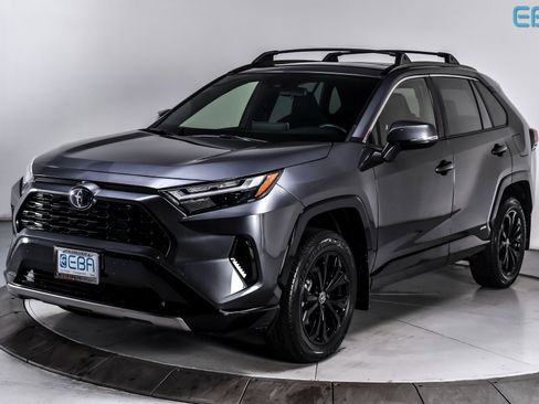Used 2024 Toyota RAV4 SE image 2