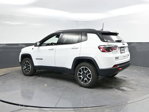 Used 2025 Jeep Compass Trailhawk AWD/4WD image 10