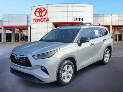 Used 2022 Toyota Highlander LE