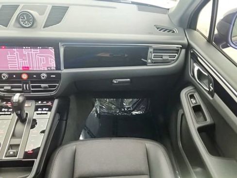 Used 2024 Porsche Macan image 36