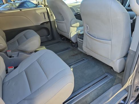 Used 2015 Toyota Sienna XLE Premium image 11