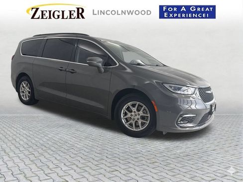 Used 2022 Chrysler Pacifica Touring-L FWD image 1