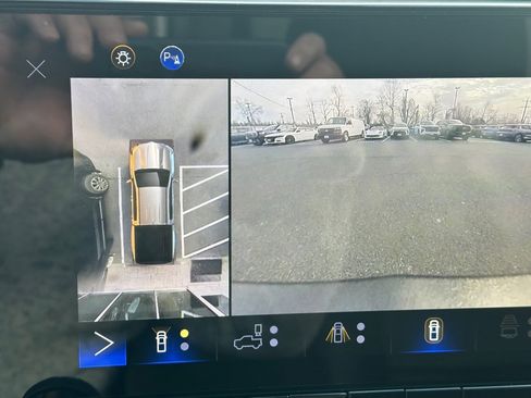 Used 2024 Chevrolet Colorado Trail Boss w/ Technology Package image 20