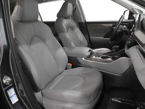 Used 2020 Toyota Highlander Limited image 18
