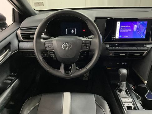 Used 2025 Toyota Camry SE FWD image 6