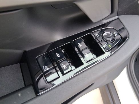 Used 2026 BMW 530i RWD image 19