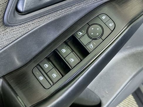 Used 2023 Nissan Rogue S image 19