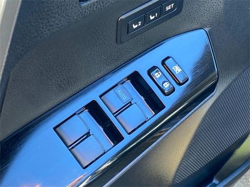 Used 2018 Toyota RAV4 Limited image 14