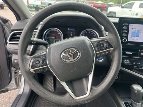 Used 2021 Toyota Camry LE FWD image 5