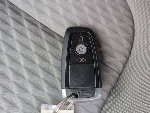 Used 2020 Ford Escape SE image 34