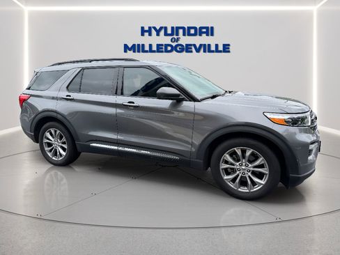 Used 2021 Ford Explorer XLT w/ Equipment Group 202A RWD image 8
