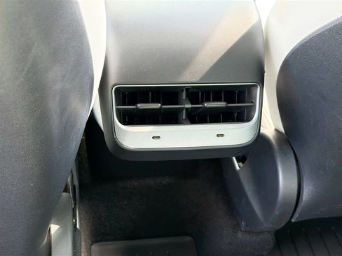 Used 2021 Tesla Model Y Long Range AWD/4WD image 33