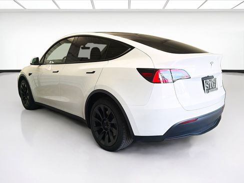 Used 2023 Tesla Model Y Long Range AWD/4WD image 6