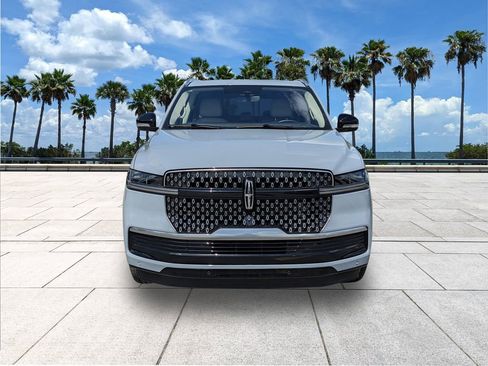 Used 2025 Lincoln Navigator L Reserve image 2