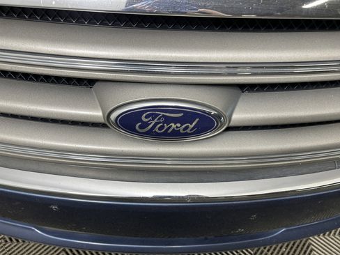 Used 2019 Ford Taurus SEL image 7