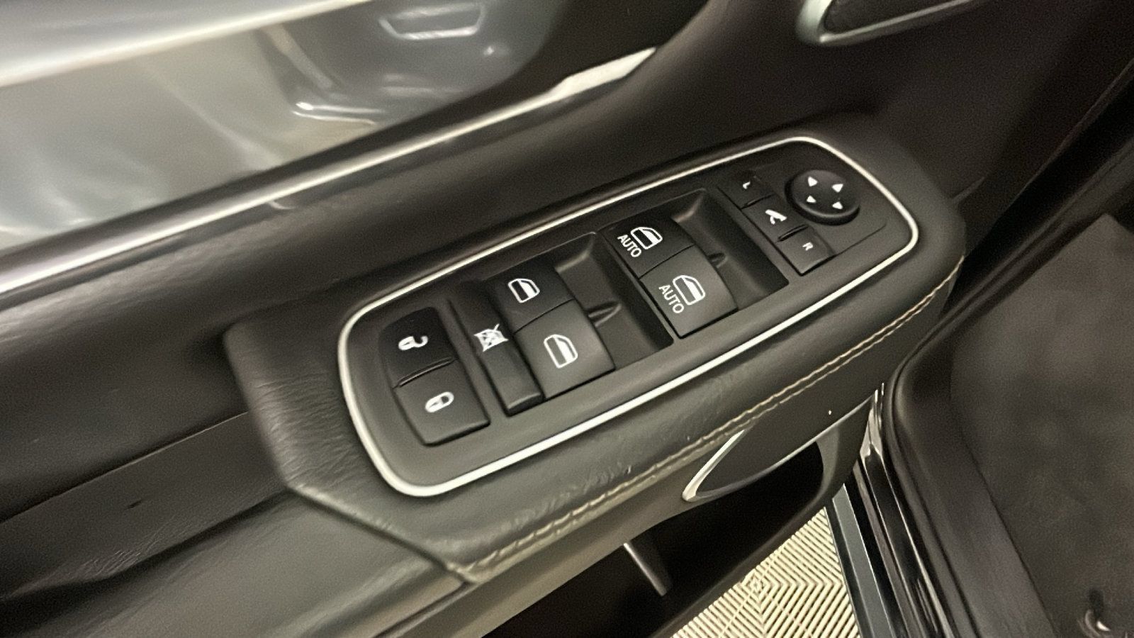 Used 2023 RAM 1500 Laramie AWD/4WD image 12