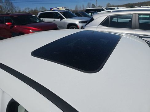 Used 2025 Hyundai Elantra Limited image 5