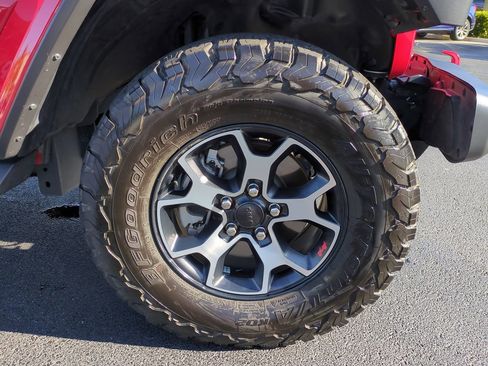 Used 2022 Jeep Wrangler Unlimited Rubicon w/ Cold Weather Group image 11