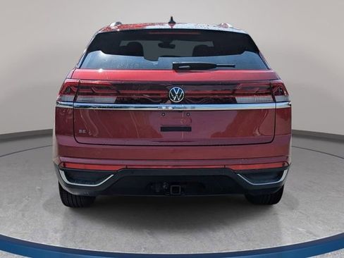 Used 2024 Volkswagen Atlas Cross Sport SE w/ Panoramic Sunroof Package FWD image 6