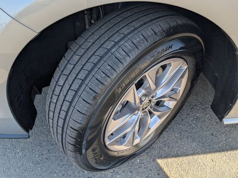 Used 2025 Toyota Sienna LE image 21