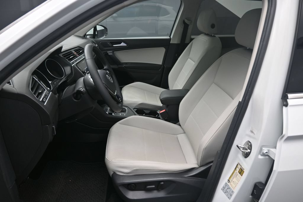 Used 2020 Volkswagen Tiguan SE FWD image 18