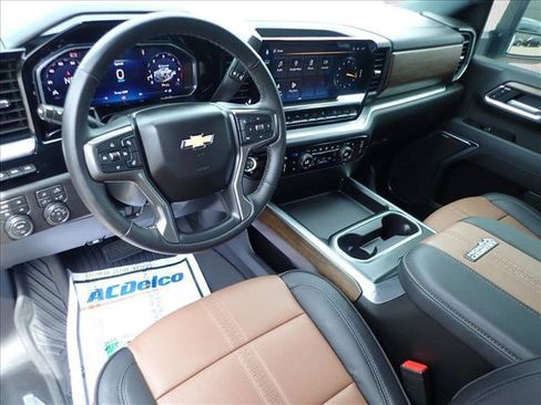 Used 2026 Chevrolet Silverado 2500 High Country w/ High Country Premium Package AWD/4WD image 10