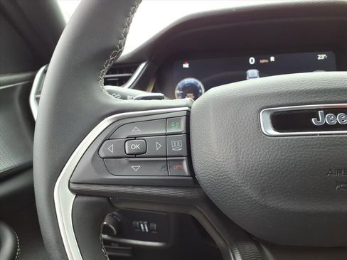 Certified 2025 Jeep Grand Cherokee L Laredo image 17