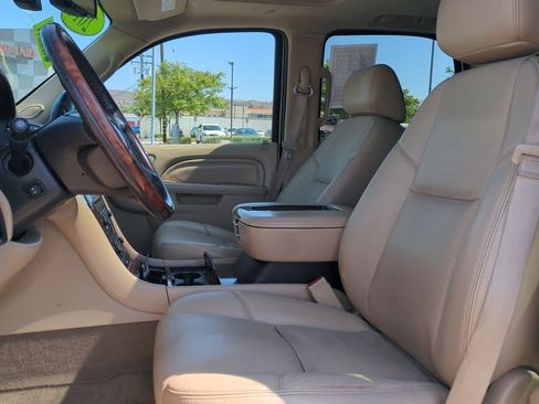 Used 2014 Cadillac Escalade Premium AWD/4WD image 21
