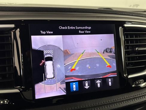 Used 2018 Chrysler Pacifica Limited w/ Advanced Safetytec Group FWD image 19