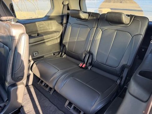 Used 2022 Jeep Grand Cherokee L Limited image 11