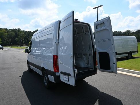 Used 2025 Mercedes-Benz Sprinter 2500 image 27