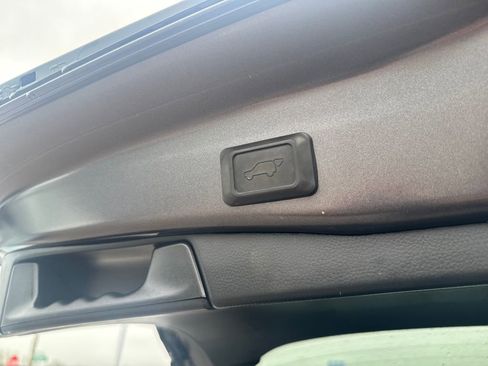 Used 2021 Toyota RAV4 XLE w/ Convenience Package image 8