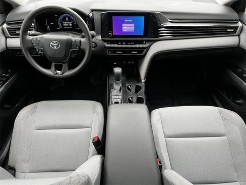 Used 2025 Toyota Camry LE image 9