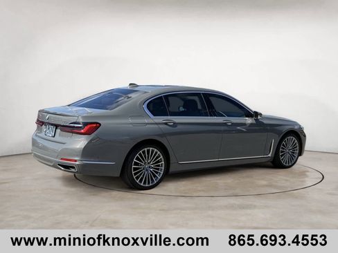 Used 2022 BMW 740i w/ Premium Package image 3