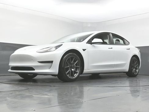 Used 2023 Tesla Model 3 Standard Range RWD image 49