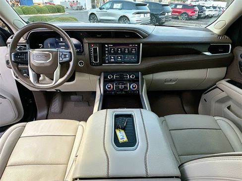 Used 2023 GMC Yukon Denali image 3