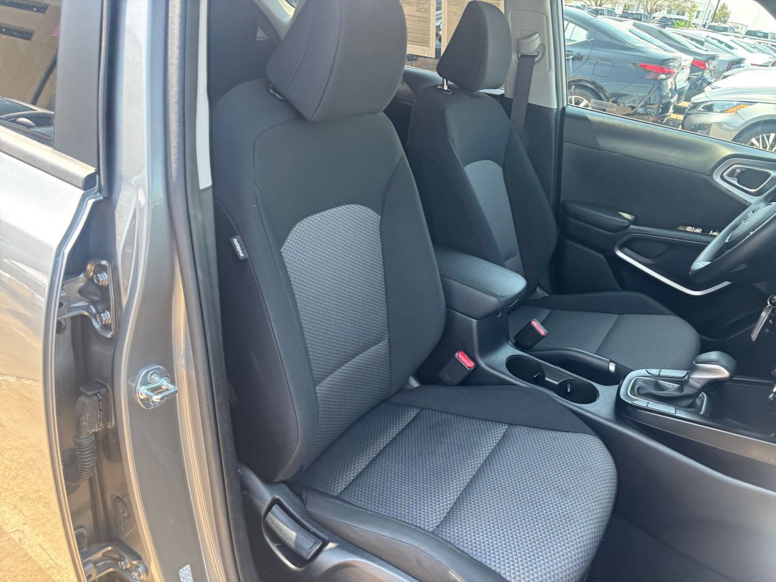 Used 2025 Kia Soul LX w/ LX Technology Package FWD image 33