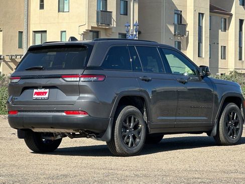 New 2026 Jeep Grand Cherokee Altitude image 4