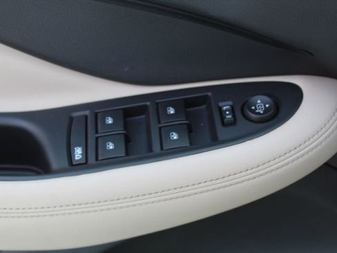 Used 2019 Buick Envision Essence FWD image 33