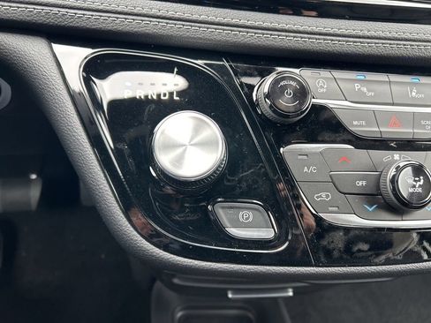 New 2026 Chrysler Pacifica Select AWD/4WD image 28