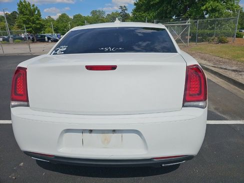 Used 2018 Chrysler 300 Touring w/ Sport Appearance Package RWD image 6