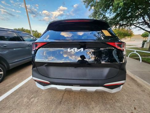Used 2025 Kia Sportage EX FWD image 5