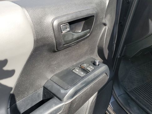 Used 2022 Toyota Tacoma SR image 17