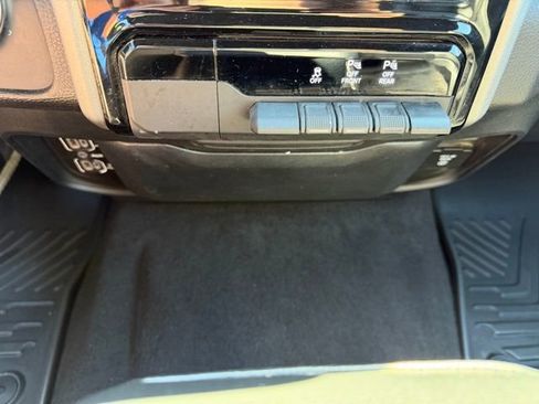 Used 2025 RAM 1500 Laramie AWD/4WD image 28