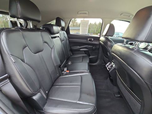 Used 2024 Kia Sorento S image 64
