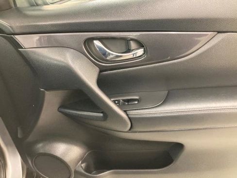 Used 2017 Nissan Rogue S AWD/4WD image 27
