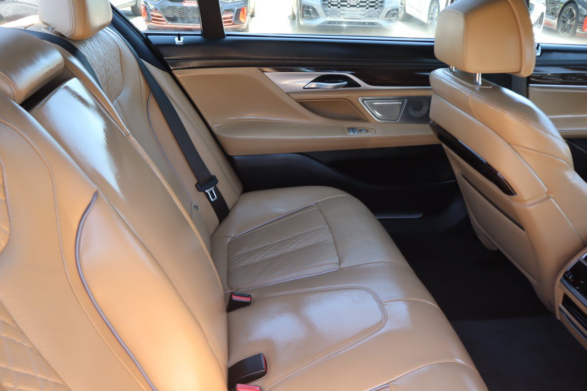 Used 2021 BMW 750i xDrive w/ Executive Package AWD/4WD image 18