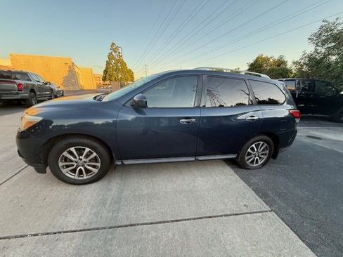 Used 2013 Nissan Pathfinder SV w/ Cargo Pkg AWD/4WD image 9