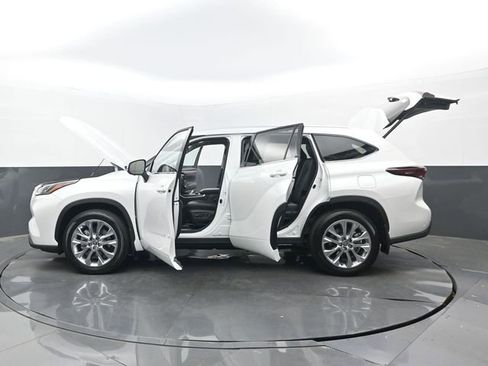 Used 2026 Toyota Highlander Limited image 34