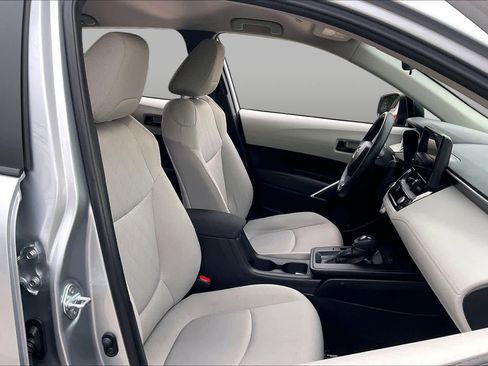 Used 2026 Toyota Corolla Cross L FWD image 9
